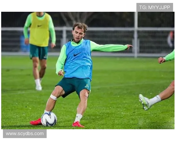 足协杯决赛前瞻拉米罗法比奥与拉莫斯王上源共同亮相发布会 足协杯决赛前瞻拉米罗法比奥与拉莫斯王上源共同亮相发布会